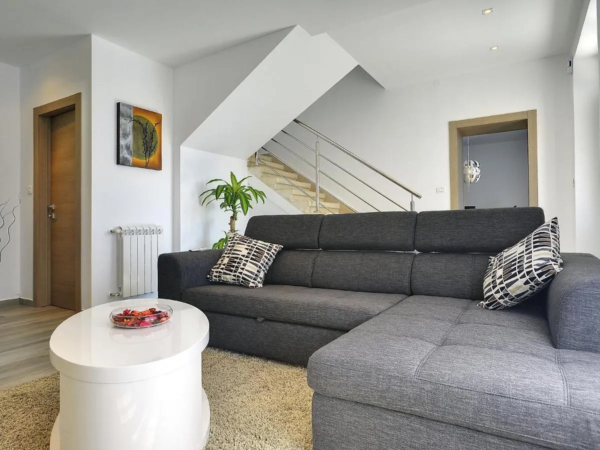 Comfortable House With Private Pool Liznjan 0*,  Croatia
