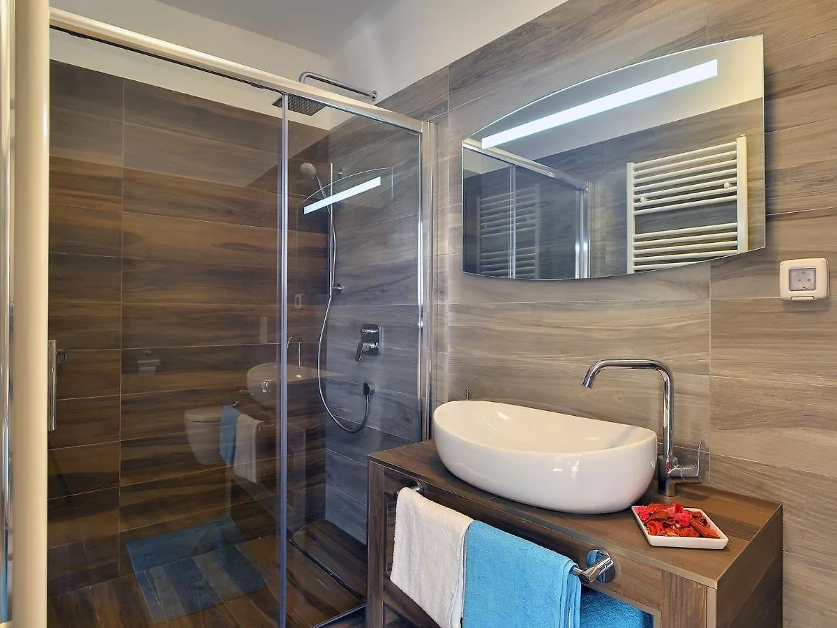 Comfortable House With Private Pool Liznjan Holiday home
