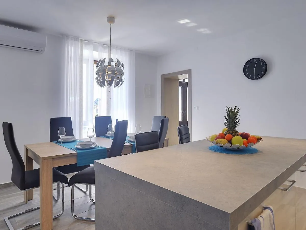 Comfortable House With Private Pool Liznjan Croatia
