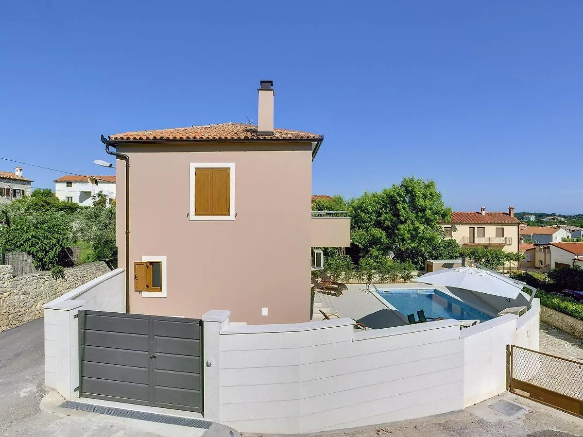 Comfortable House With Private Pool Liznjan Holiday home