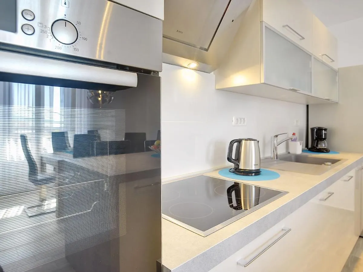 Comfortable House With Private Pool Liznjan