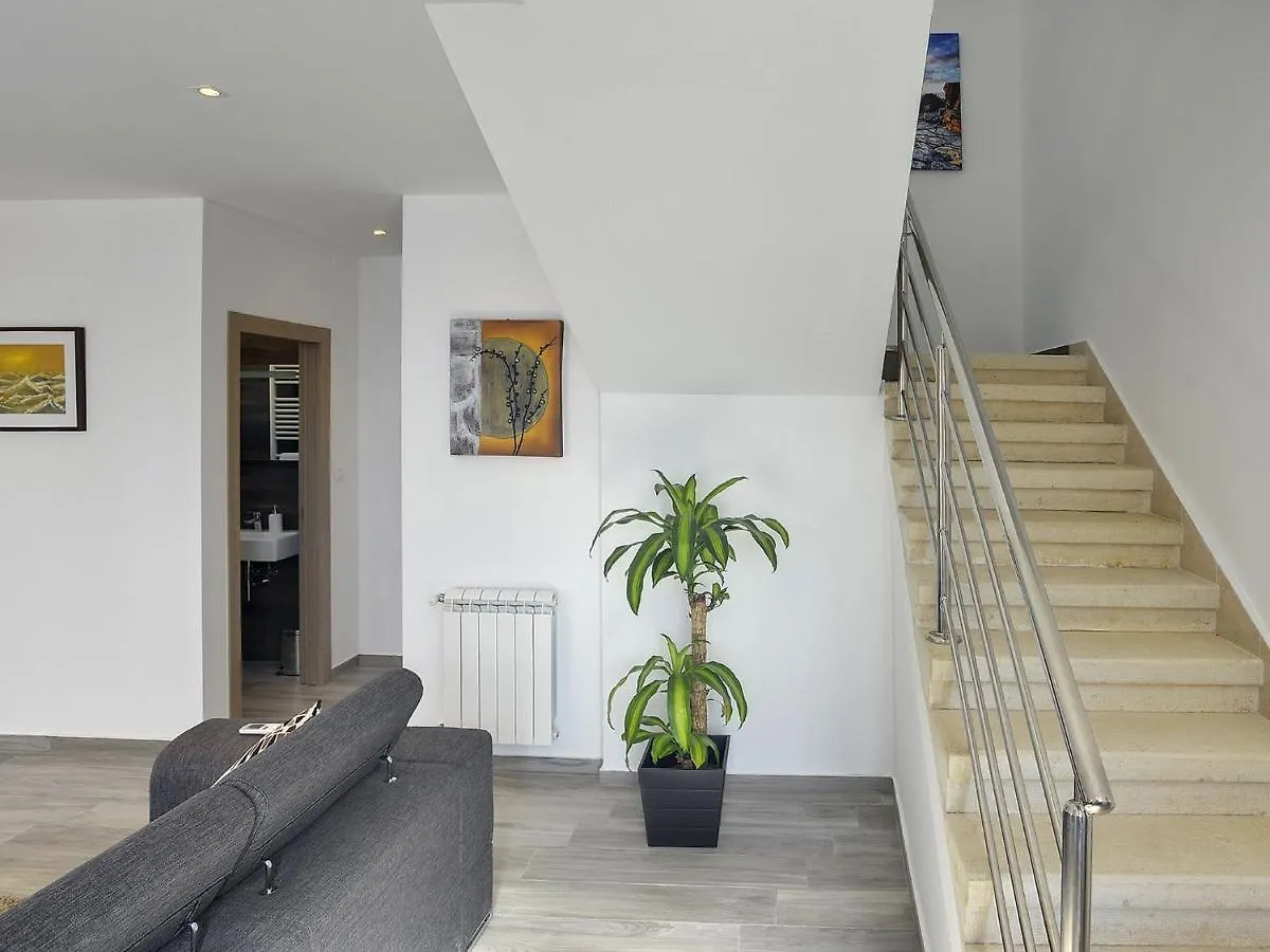 Comfortable House With Private Pool Ližnjan