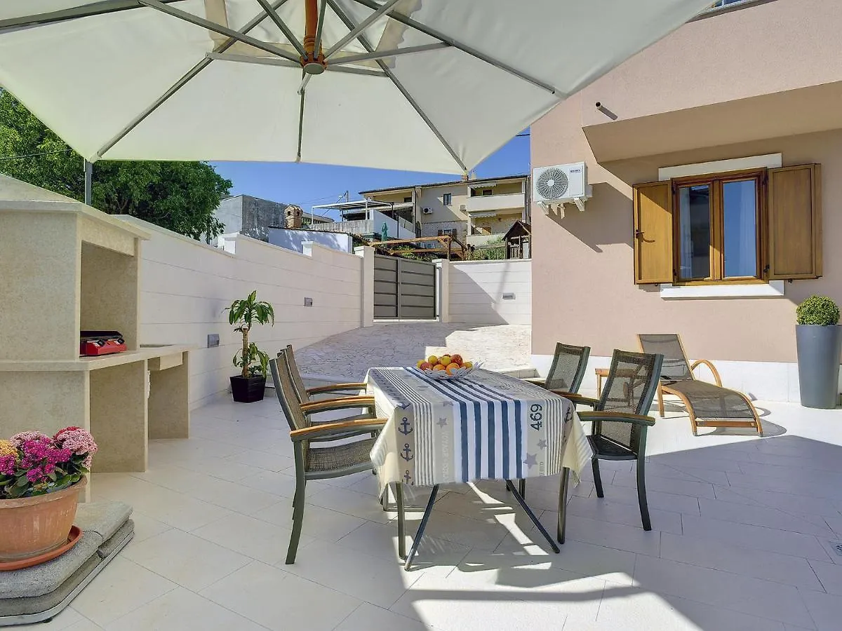 Holiday home Comfortable House With Private Pool Liznjan